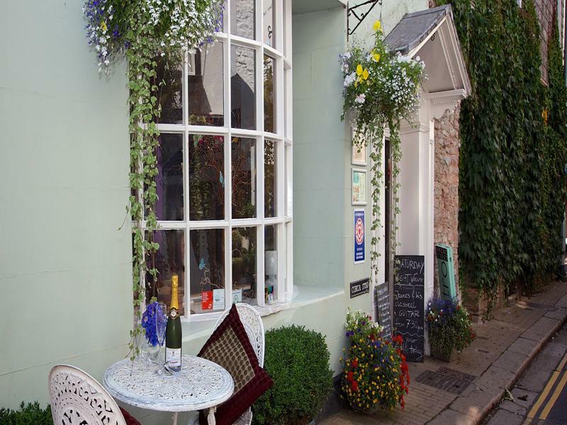 Anzac Street B+Bistro Bed & Breakfast Dartmouth Exterior photo
